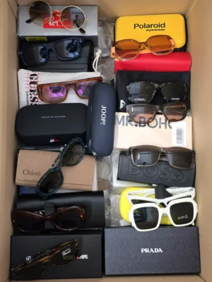 The picture shows a package with accessories in the category SG.
