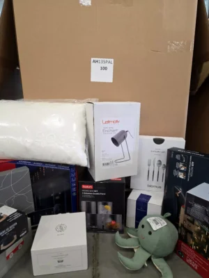 The photo shows a package with clothing in the category A.