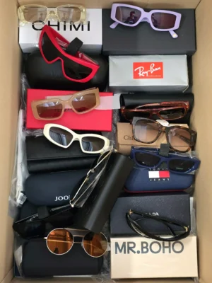 The picture shows a package with accessories in the category SG.