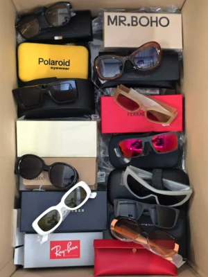 The picture shows a package with accessories in the category SG.