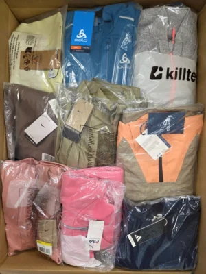 The photo shows a package with clothing in the category AP.