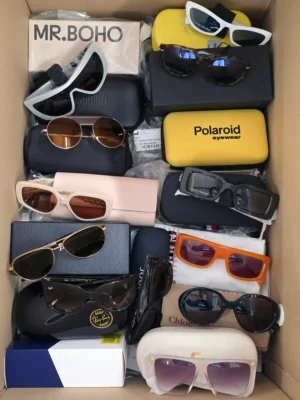 The picture shows a package with accessories in the category SG.