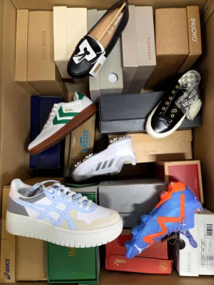 The photo shows a package with footwear in the category AS.