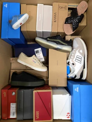 The photo shows a package with footwear in the category AS.