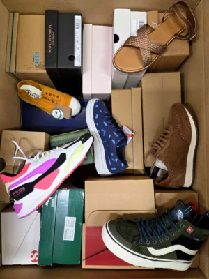 The photo shows a package with footwear in the category AS.
