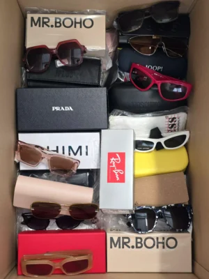 The picture shows a package with accessories in the category SG.