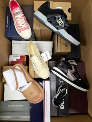 The photo shows a package with footwear in the category AS.