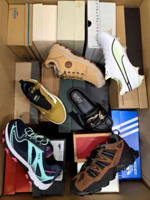 The photo shows a package with footwear in the category AS.