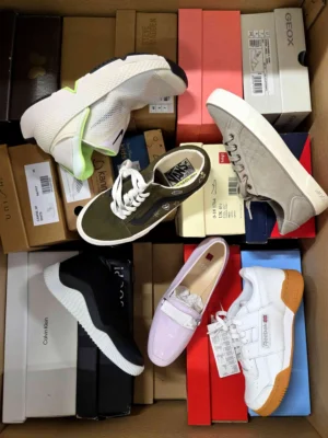 The photo shows a package with footwear in the category AS.