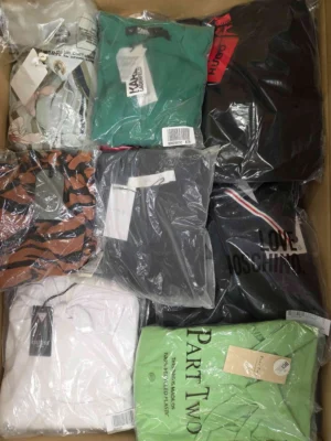 The photo shows a package with clothing in the category A.