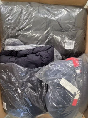 The photo shows a package with clothing in the category C.