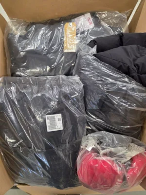 The photo shows a package with clothing in the category C.