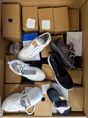 The photo shows a package with clothing in the category B.