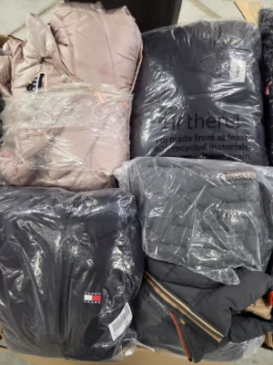 The photo shows a package with clothing in the category C.
