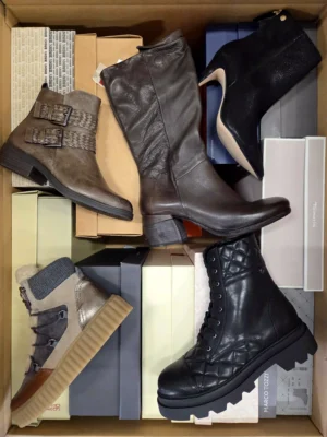 The photo shows a package with footwear in the category AS.