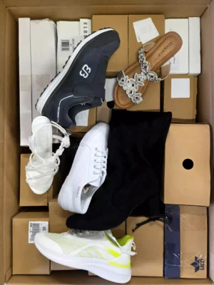 The photo shows a package with clothing in the category B.