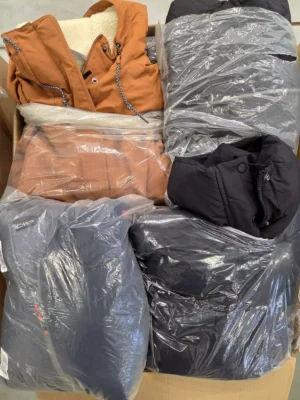 The photo shows a package with clothing in the category C.