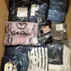B1864 2 The photo shows a package with clothing in the category B.