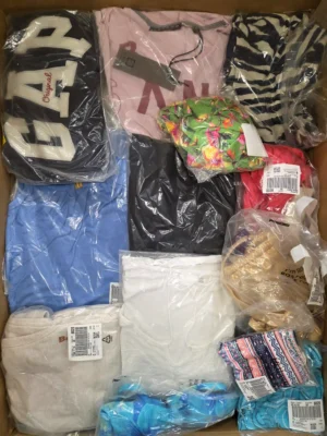The photo shows a package with clothing in the category B.