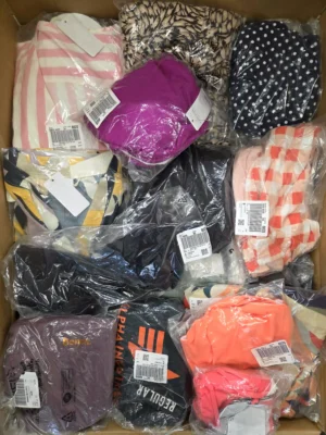 The photo shows a package with clothing in the category B.