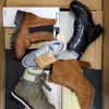 ASW189 1 The photo shows a package with footwear in the category AS.