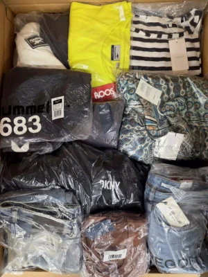 The photo shows a package with clothing in the category B.