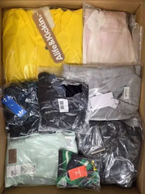 The photo shows a package with clothing in the category B.