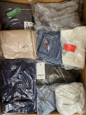 The photo shows a package with clothing in the category B.