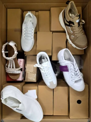 The photo shows a package with clothing in the category B.