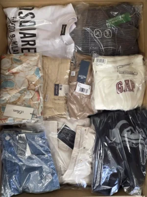 The photo shows a package with clothing in the category B.