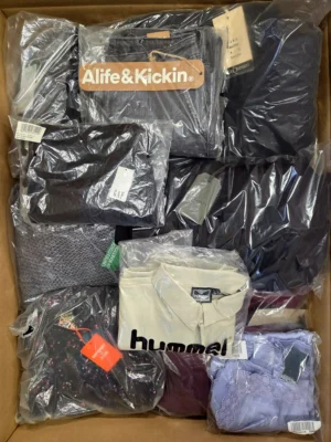 The photo shows a package with clothing in the category B.