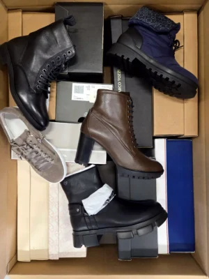 The photo shows a package with footwear in the category AS.