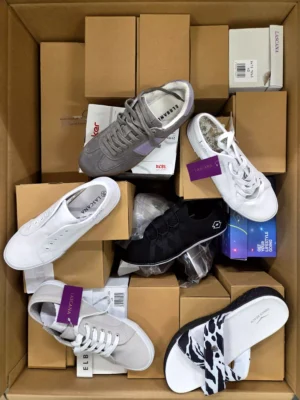 The photo shows a package with clothing in the category B.