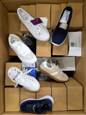 The photo shows a package with clothing in the category B.