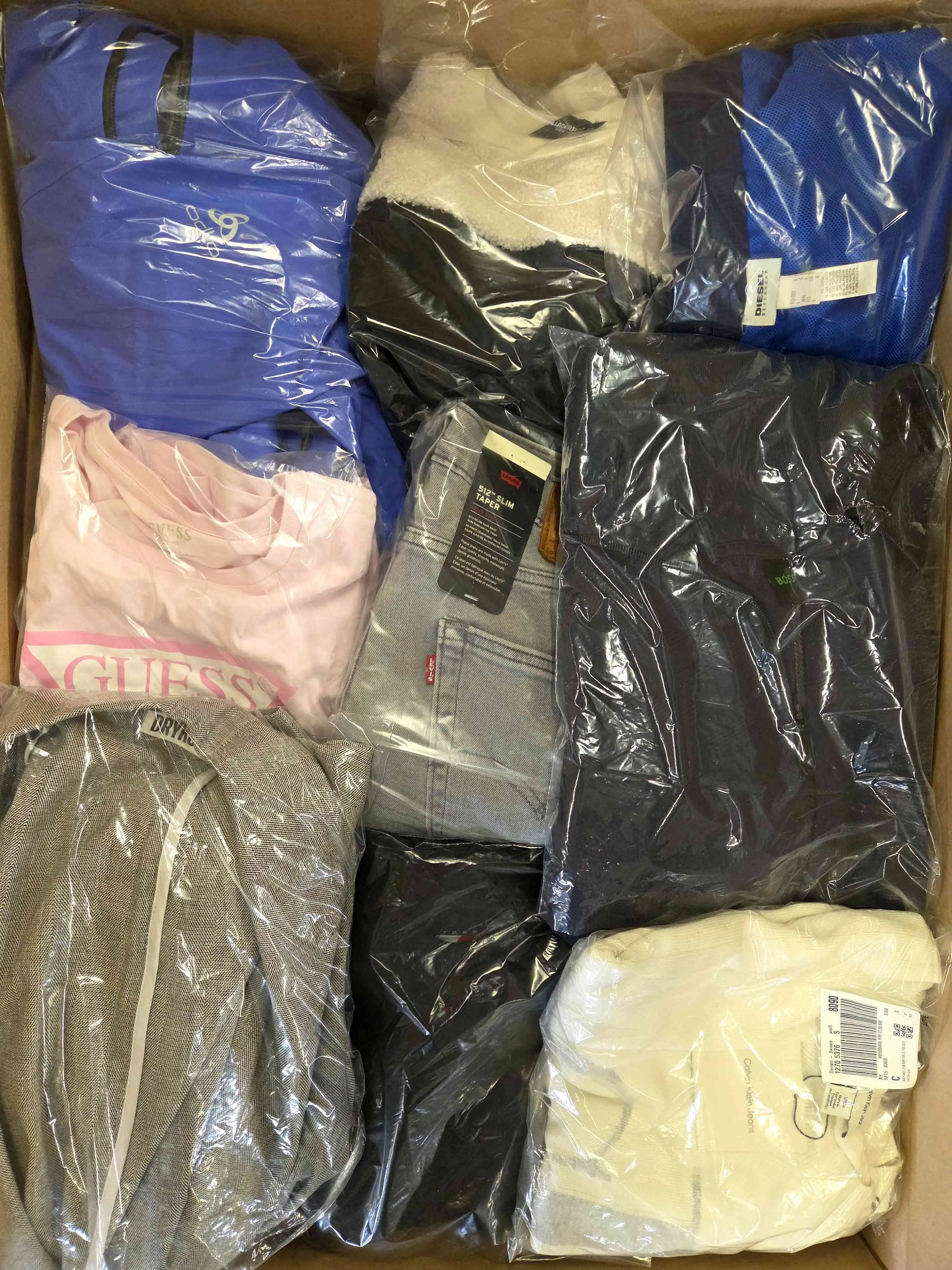 C2011 3 The photo shows a package with clothing in the category C.
