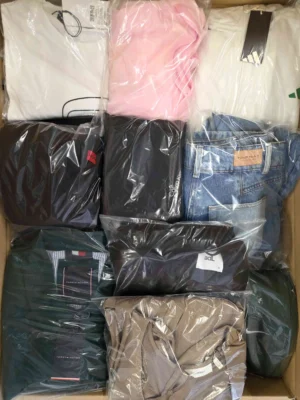 The photo shows a package with clothing in the category C.