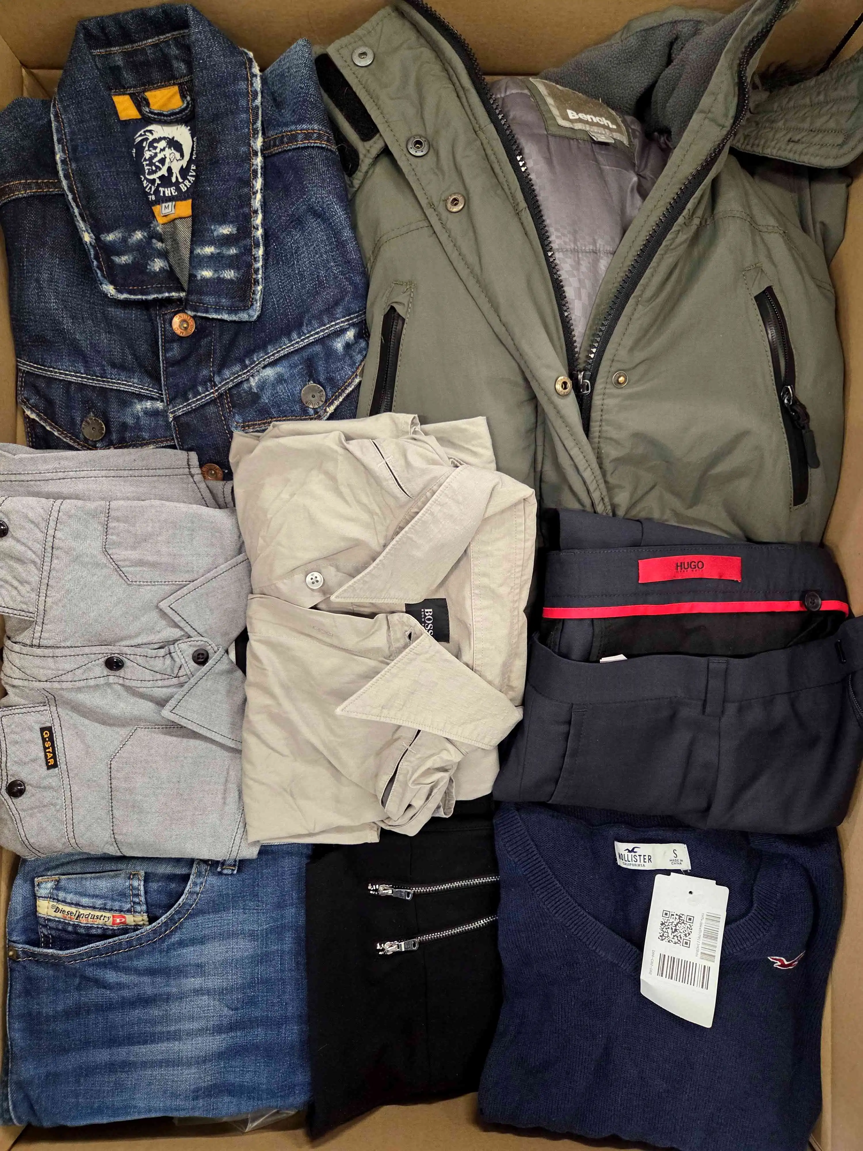 U2251 3 The photo shows a package with clothing in the category U.