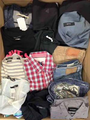 The photo shows a package with clothing in the category U.