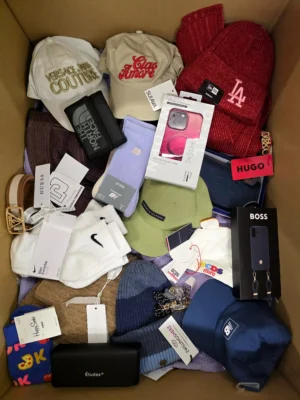 The picture shows a package with accessories in the category AB.