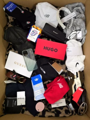 The picture shows a package with accessories in the category AB.