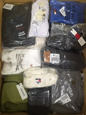 The photo shows a package with clothing in the category T.