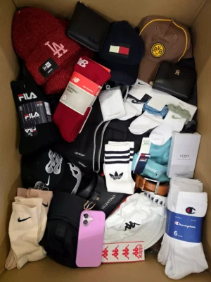 The picture shows a package with accessories in the category AB.