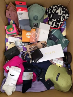 The picture shows a package with accessories in the category AB.