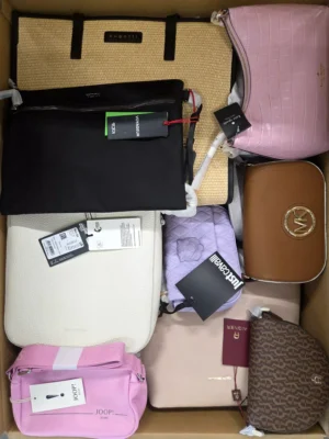 The picture shows a package with accessories in the category HA.