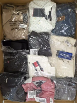 The photo shows a package with clothing in the category T.