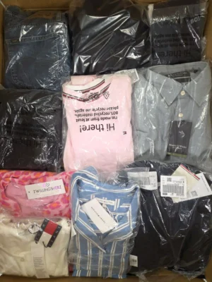 The photo shows a package with clothing in the category T.