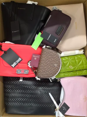 The picture shows a package with accessories in the category HA.