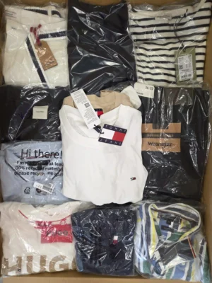 The photo shows a package with clothing in the category T.