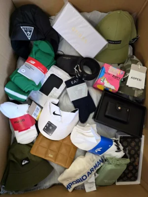 The picture shows a package with accessories in the category AB.