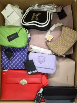 The picture shows a package with accessories in the category HA.